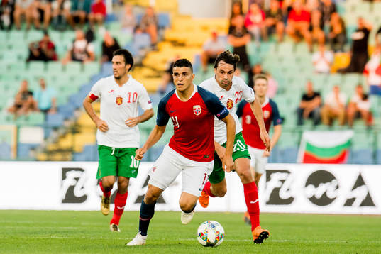 Mohamed Elyounoussi of Norway and Martin Rainov of Bulgaria