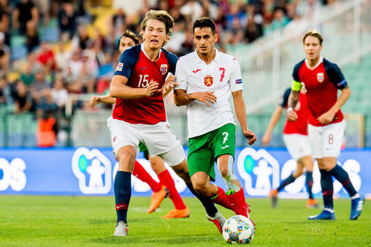 Sander Berge of Norway and Georgi Kostadinov of Bulgaria