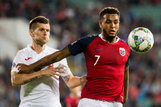 Strahil Popov of Bulgaria and Joshua King of Norway