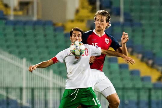 Ivelin Popov of Bulgaria and Sander Berge of Norway