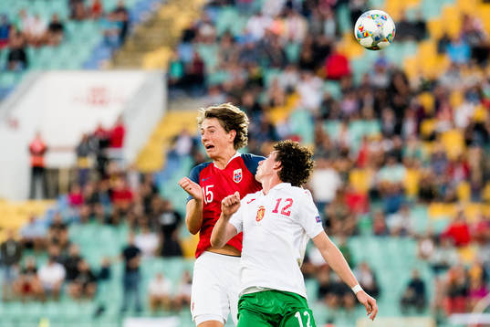 Sander Berge of Norway and Bozhidar Kraev of Bulgaria