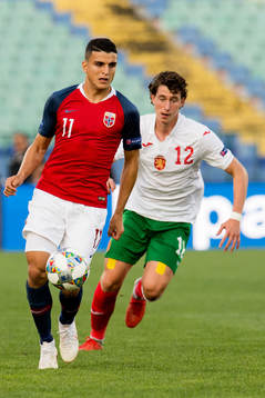 Mohamed Elyounoussi of Norway and Bozhidar Kraev of Bulgaria