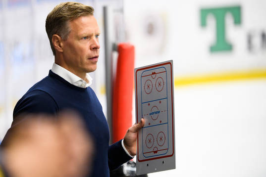 s tränare Johan Lindbom