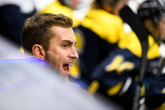 s tränare Lucas Frey