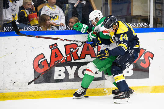 s Mikko Lehtonen och Rögles Thomas Christian