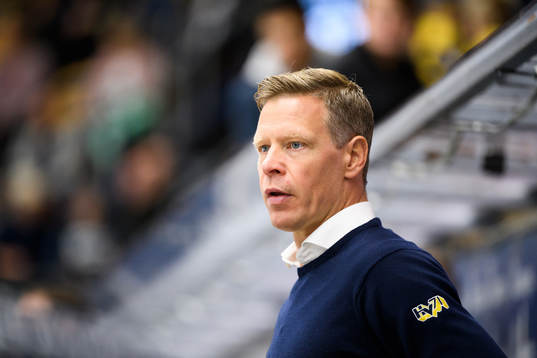 s tränare Johan Lindbom