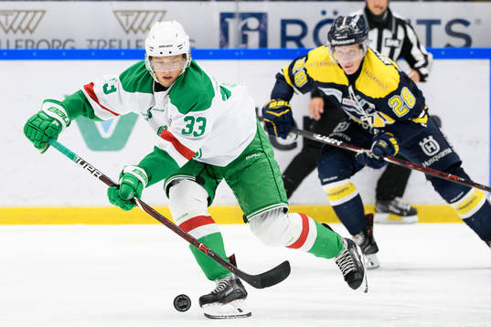 s Anton Bengtsson i bakgrunden