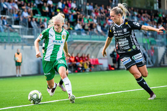 Hammarbys Astrid Larsson och Piteås Ronja Aronsson