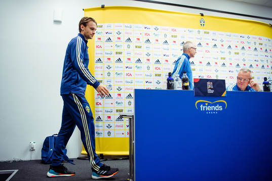 Albin Ekdal and head coach Janne Andersson of the Swedish