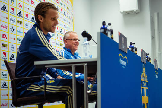 Albin Ekdal and head coach Janne Andersson of the Swedish