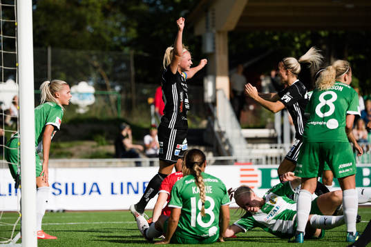 Piteås Ellen Löfqvist jublar