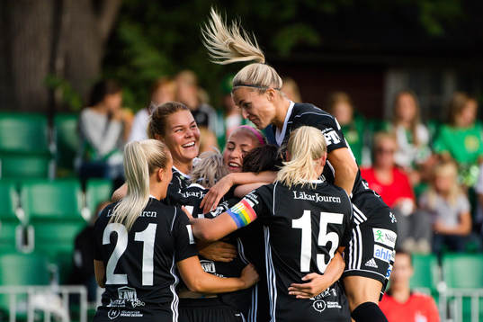 Piteås spelare jublar