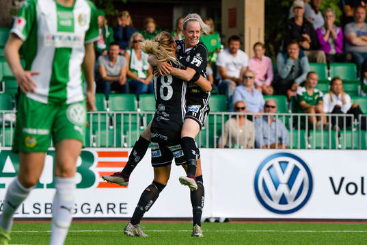 Piteås Cecilia Edlund jublar med Nina Jakobsson