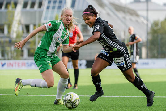 Hammarbys Alexandra Lindberg och Piteås Madelen Janogy