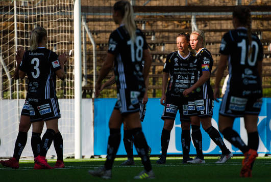 Piteås spelare jublar