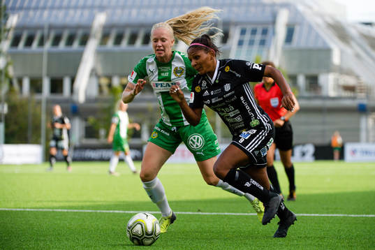 Hammarbys Alexandra Lindberg och Piteås Madelen Janogy