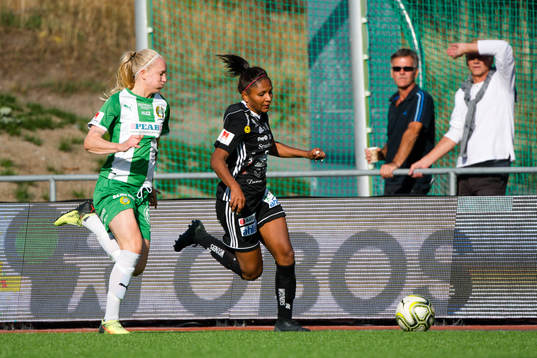 Hammarbys Alexandra Lindberg och Piteås Madelen Janogy