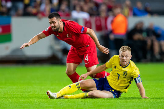 Ömer Bayram of Turkey and Sebastian Larsson of Sweden