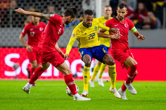 Okay Yokuslu and Mehmet Topal of Turkey against Isaac Kiese