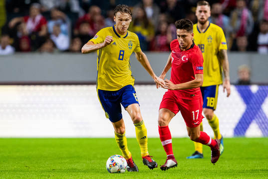 Albin Ekdal of Sweden and Cengiz