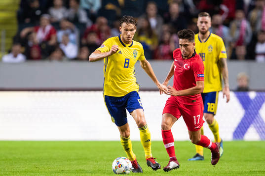 Albin Ekdal of Sweden and Cengiz