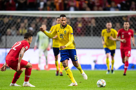 Isaac Kiese Thelin of Sweden and Kaan Ayhan of Turkey