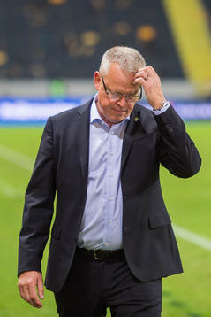 head coach Janne Andersson of Sweden looks dejected