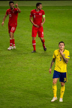 Victor Nilsson Lindelöf of Sweden looks dejected and Emre