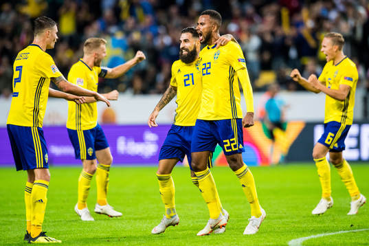 Isaac Kiese Thelin of Sweden celebrates with Jimmy Durmaz