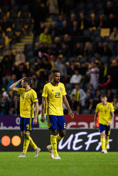 Isaac Kiese Thelin of Sweden looks dejected