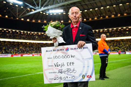 Represents from Swedish football club Barkarö  receives a