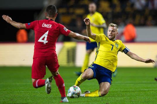 Ömer Bayram of Turkey and Sebastian Larsson of Sweden