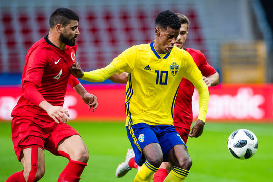 Turkiets Dail Demirbag och Sveriges Alexander Isak
