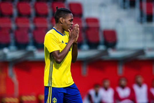 Sveriges Joel Asoro reagerar