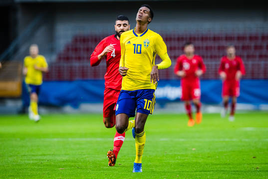 Sveriges Alexander Isak deppar