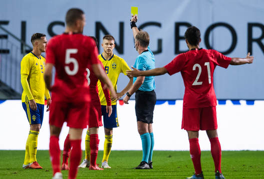 Sveriges Anton Salétros varnas av domare Sergei Lapochkin
