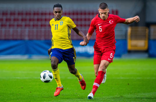 Sveriges Joel Asoro och Turkiets Merih Demiral