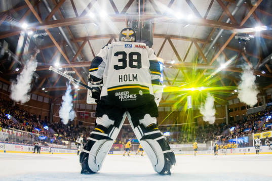 Goaltender Henrik Holm of Stavanger Oilers