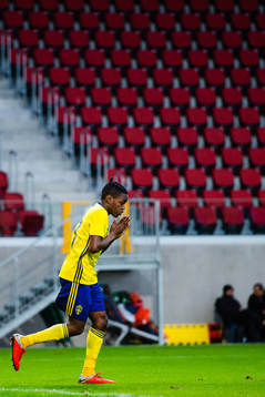 Sveriges Joel Asoro reagerar