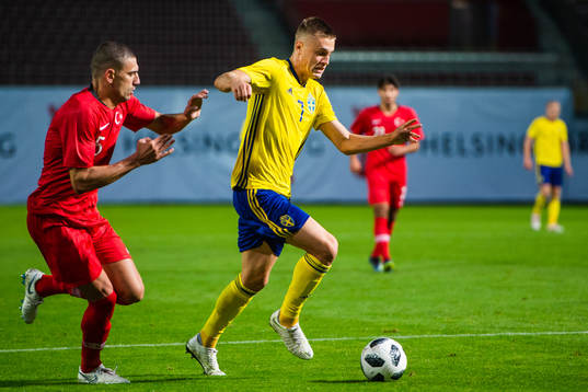 Turkiets Merih Demiral och Sveriges Mattias Svanberg