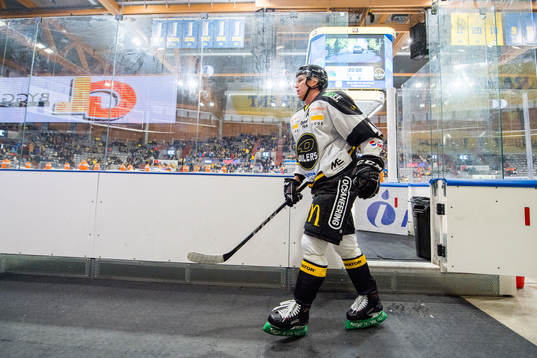 Dennis Sveum of Stavanger Oilers