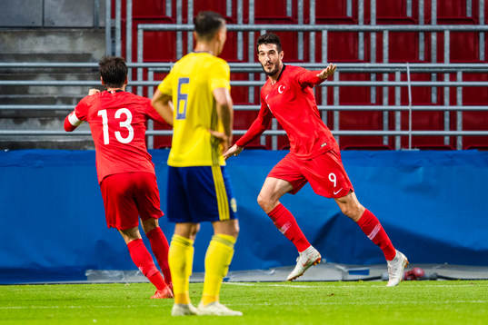 Turkiets Kubilay Kanatsizkus jublar med lagkamrater