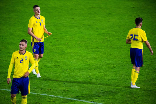 Sveriges Mattias Svanberg och Linus Wahlqvist deppar