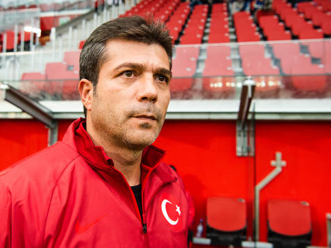 Turkiets förbundskapten Vedat Inceefe