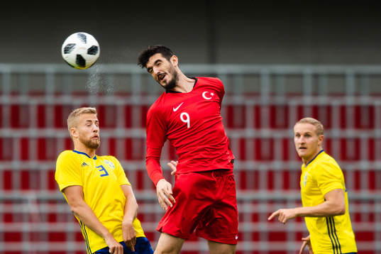 Sveriges Filip Dagerstål och Franz Brorsson i kamp om