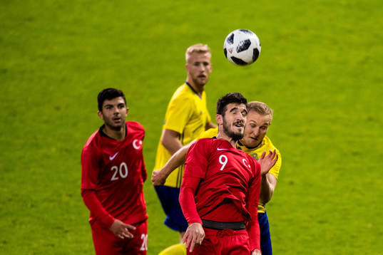 Turkiets Kubilay Kanatsizkus i nickduell med Sveriges Franz