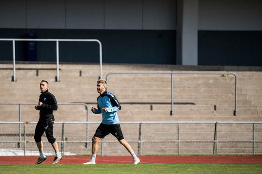 Fystränaren Ben Rosen och Rasmus Bengtsson