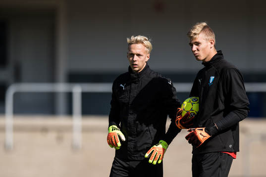 Målvakt Walter Viitala och målvakt Mathias Nilsson
