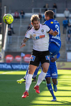 Örebros Daniel Björnkvist och Sundsvalls Dennis Olsson