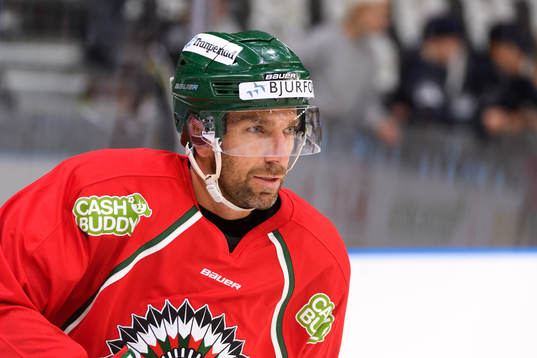 Frölundas Joel Lundqvist innan ishockeymatchen i SHL
